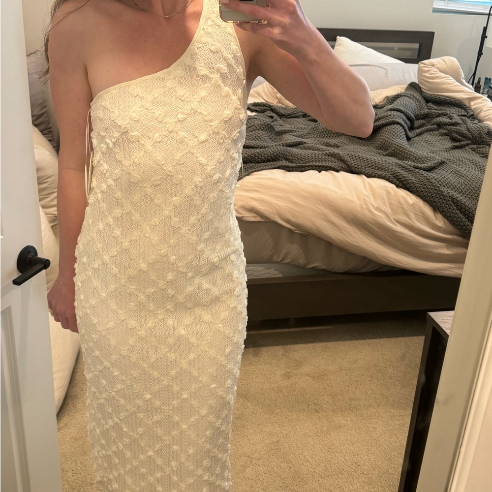 Elegant One-Shoulder Cream Dress